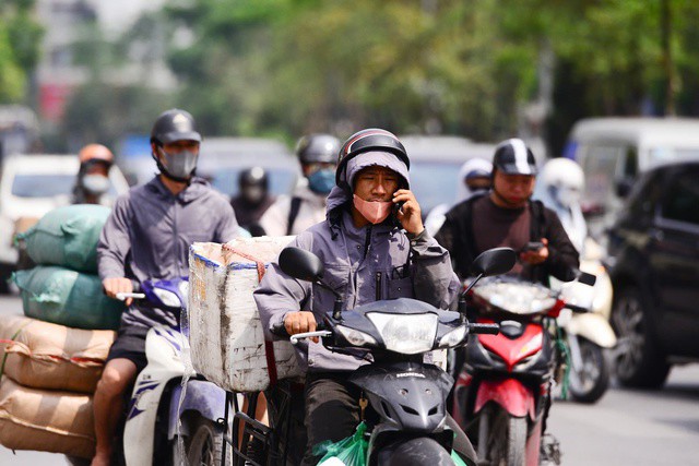 Nang nong tang cuong o mien Bac nhiet do Ha Noi co the cham nguong 40 do C 2