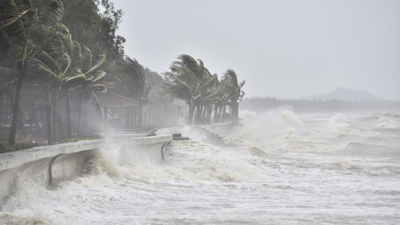 Bao so 1 Maysak manh them nhieu tinh buoc vao dot mua lon tu dem nay