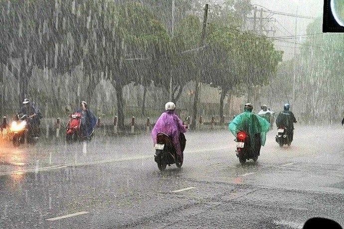 Cập nhật bão NOUL: Bão tiếp tục đi theo hướng Tây Tây Bắc, chưa hướng vào đất liền Việt Nam 2 Cap nhat bao NOUL Bao tiep tuc di theo huong Tay Tay Bac chua huong vao dat lien Viet Nam