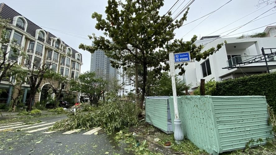 Bão số 4 chậm hướng đi, biển Quảng Ninh và Hải Phòng có nguy cơ gió mạnh 1 Bao so 4 cham huong di bien Quang Ninh va Hai Phong co nguy co gio manh 2