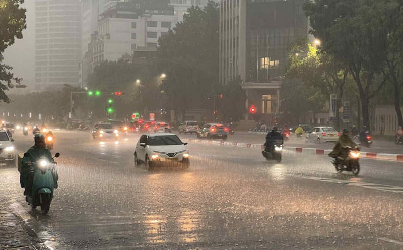 Những vị trí nguy hiểm cần tránh khi có mưa dông 1 Nhung vi tri nguy hiem can tranh khi co mua dong 2