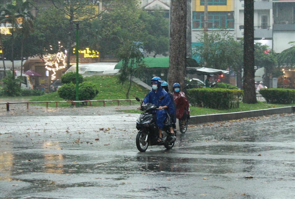 Vi sao TP.HCM thuong mua lon vao cuoi buoi chieu 1 1