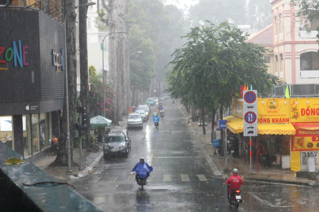 Vi sao TP.HCM thuong mua lon vao cuoi buoi chieu 1