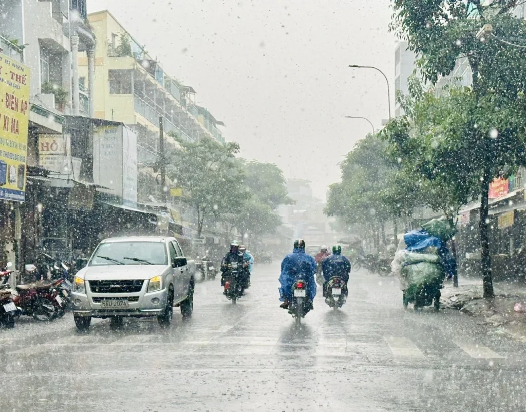 Vi sao TP.HCM thuong mua lon vao cuoi buoi chieu
