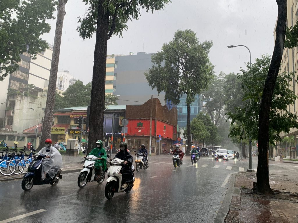 Vi sao TP.HCM thuong mua lon vao cuoi buoi chieu 2