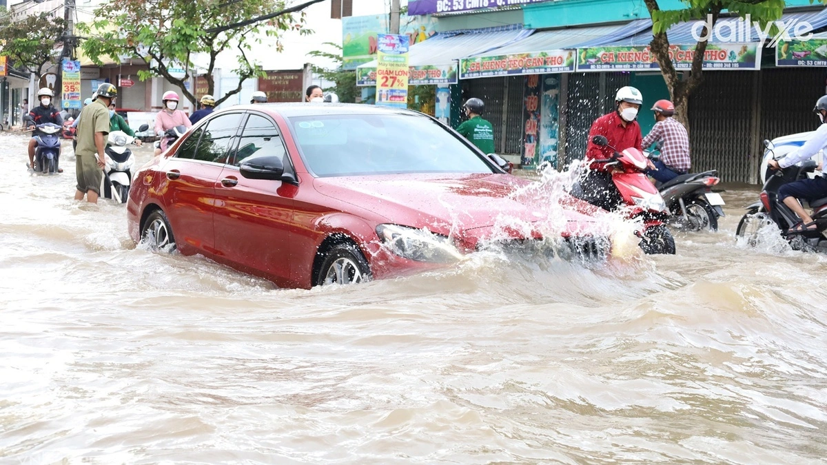 Cách lái ô tô an toàn khi mưa lớn và tầm nhìn hạn chế 5 Cach lai o to an toan khi mua lon va tam nhin han che