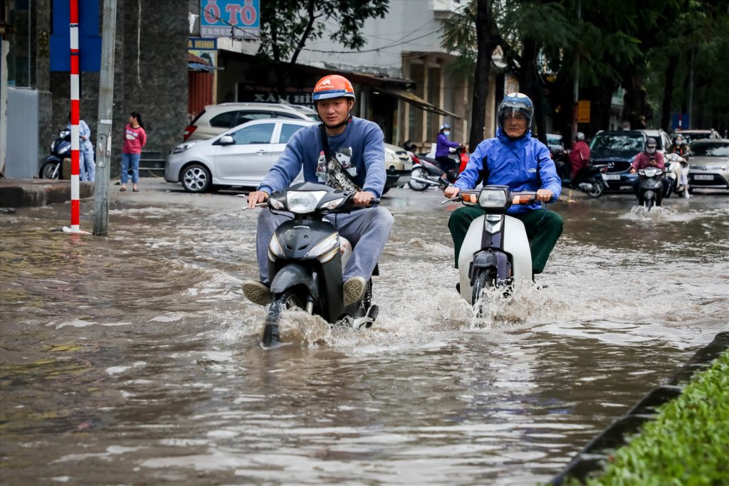 Nhung luu y khi di qua cau tran va duong ngap 3